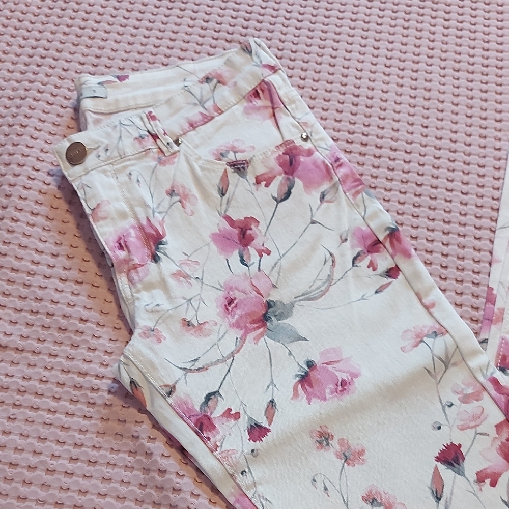 Floral Women's Cropped Jeans - Picture 4 of 12